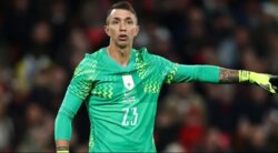موسليرا يصبح اكبر لاعب يمثل الاوروغواي