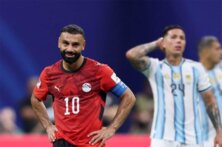 شيرر يهاجم التحكيم في مباراة مصر والأرجنتين