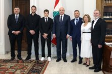 الرئيس عون يكرّم كريستوفر فغالي بعد إنجازه الدولي