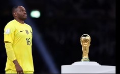 منتخب فرنسا يخسر حارسه مانداندا بسبب الاعتزال