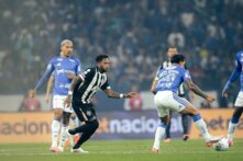 مينيرو يفوز في الديربي على كروزيرو ويتأهل الى نصف نهائي كاس البرازيل