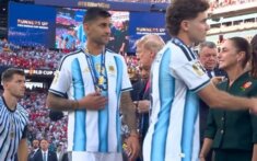 لاعب منتخب الارجنتين يرفض مصافحة ترامب على منصة التتويج
