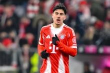 لاعب بايرن ميونيخ يحسم خياره: ميسي افضل من رونالدو