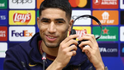 حكيمي يشيد ببرشلونة قبل القمة المرتقبة