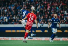 البوندسليغا: ب 10 لاعبين فرايبورغ يهزم شالكه ويتصدر جدول الترتيب