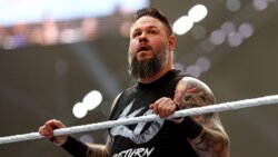 كيفن أوينز يحجز فرصة منافسة بانك على لقب WWE
