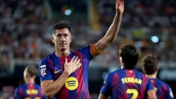ليفاندوفسكي رجل مباراة برشلونة وفالنسيا