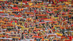 يويفا يعاقب لانس بحرمان جماهيره من مباراتي ليفربول ولايبزيغ