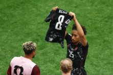 جوناثان يفوز بجائزة افضل لاعب في مباراة كندا وقطر
