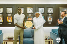 تكريم ميندي في الأهلي السعودي بعد تتويجه بكأس افريقيا