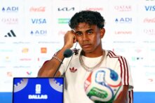 موجز المساء: ردة فعل زوجة ميسي بعد التأهل والاخير يهدي الانجاز لروح مارادونا، حالة ترقب تسود معسكر اسبانيا والسبب يامال، سلسلة البايرن التاريخية تتوقف ، الاتحاد الانكليزي يجدد الثقة بتوخيل