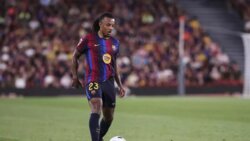 برشلونة يحدد سعر بيع لاعبه كوندي للمهتمين