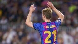 دي يونغ منزعج من تحرك برشلونة لضم رودري