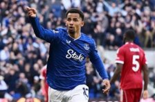 والد ندياي ينفي انتقاله الى الهلال ويؤكد تمسكه بأوروبا
