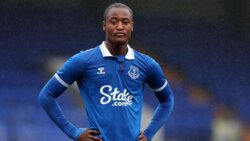 اتهام لاعب إيفرتون بخرق قوانين المراهنات