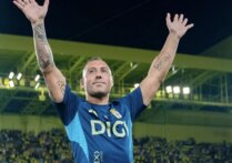 سانتي كازورلا يعلن اعتزاله كرة القدم عن عمر 41 عامًا