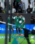اهلي جدة يفتتح موسمه الجديد في دوري روشن بفوز صعب والقادسية يهزم الشباب