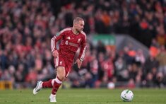 ليفربول يخطط لإعادة تشكيل وسطه وسط غموض مستقبل ماك أليستر