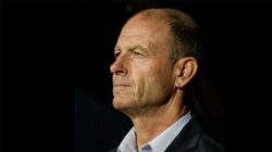 الاهلي المصري يؤكد رحيل مدربه توروب