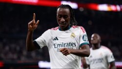 ديوماندي يحتفل بهدفه الأول مع ريال مدريد ويصف البرنابيو بالأجمل