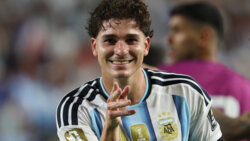 اتلتيكو مدريد يفضل بيع الفاريز لآرسنال على انتقاله لبرشلونة