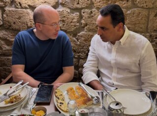 عشاء يجمع القطبين